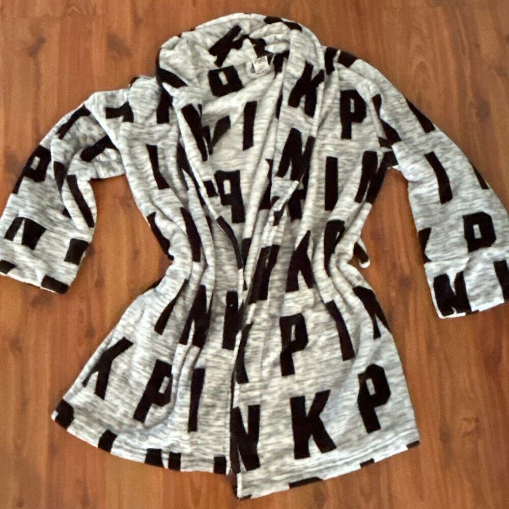 PINk Victorias Secret cozy Sherpa fleece robe size M/L (missing belt) black gray